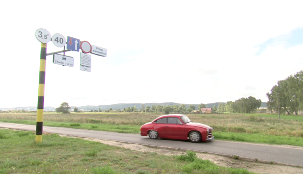 Parking z zakazem parkowania i odwrócona wiata
